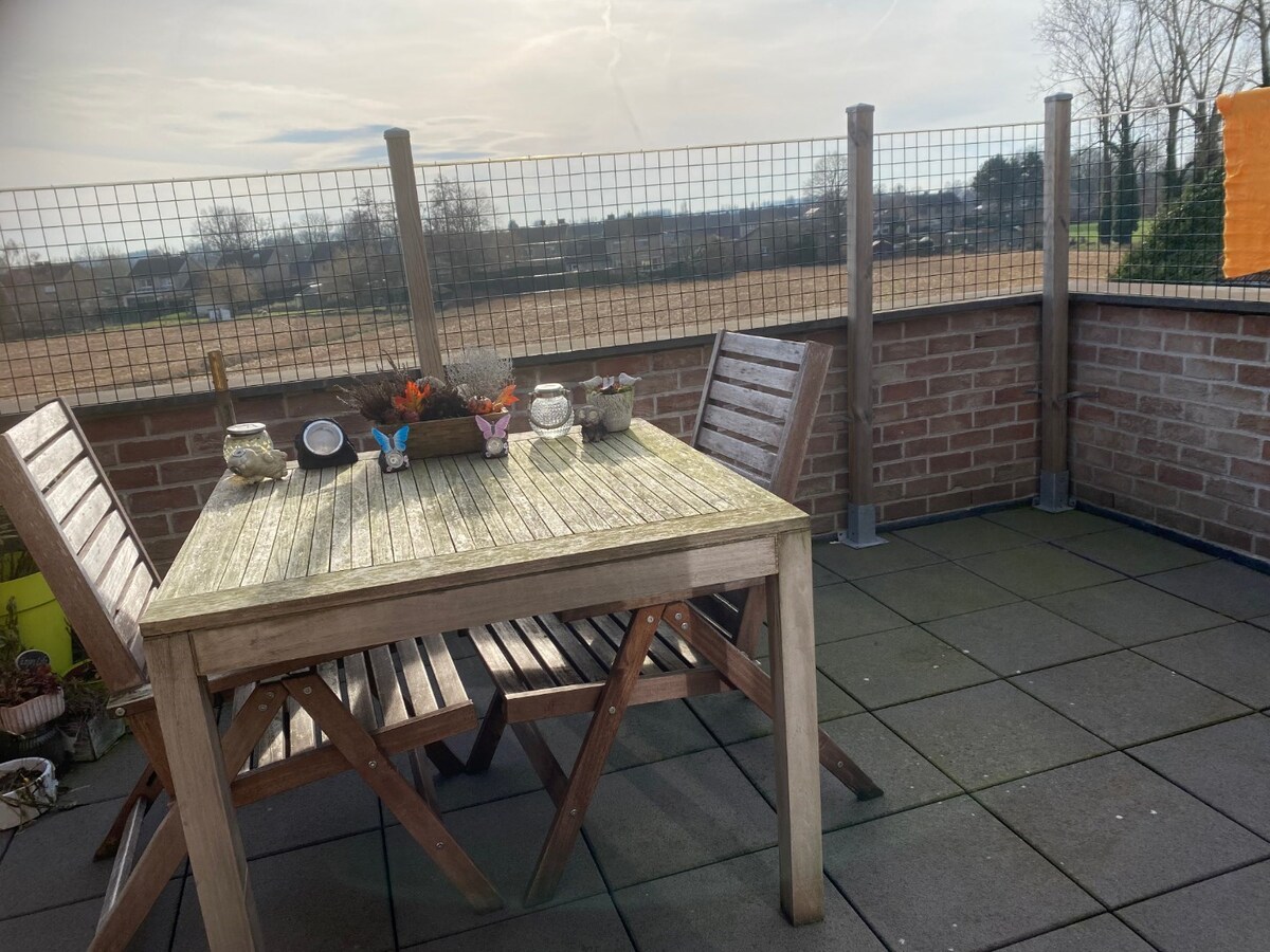 Ruim 1 slpk appartement met garage 