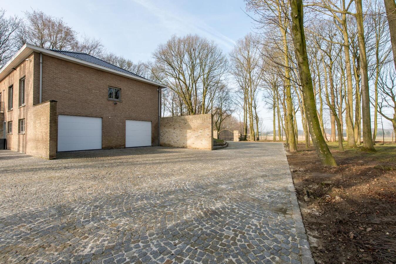 Uitstekend gelegen villa met prachtige vergezichten op 1ha28a21ca 