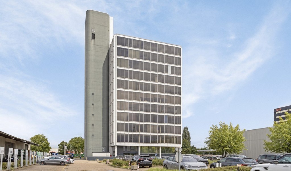 Vernieuwde kantoren te huur in Ahlers Building te Antwerpen