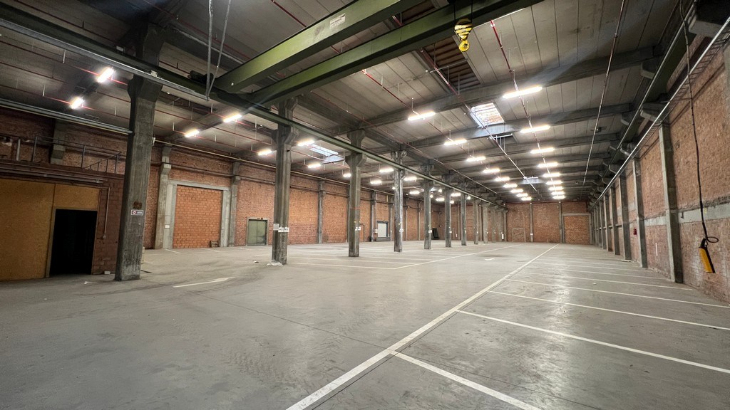 Magazijnen te huur vlakbij afrit E17 in Sint-Niklaas