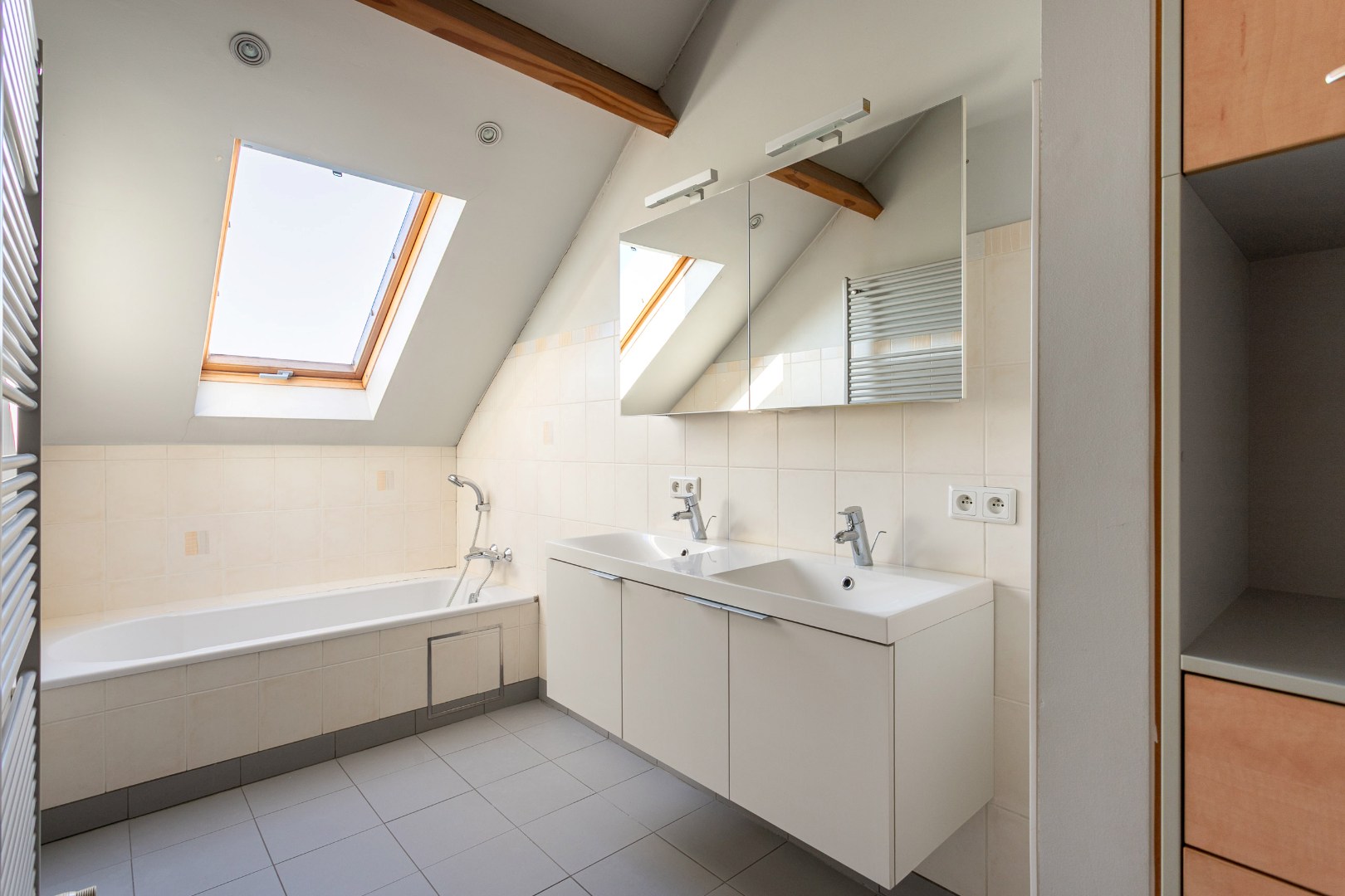 Karaktervolle architectenwoning (EPC B) met 3 slpks, garage en tuin te Lot 
