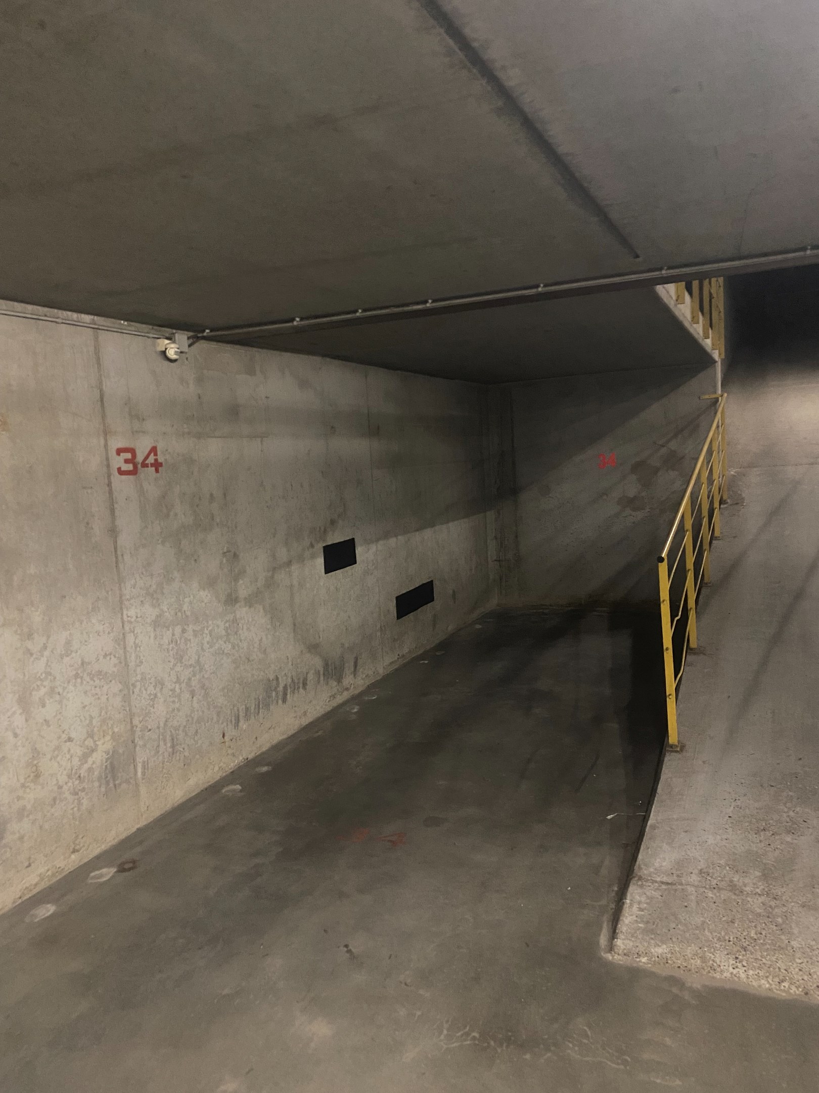 Emplacement facile au -1 bien situé sur la Piers de Raveschootlaan à Knokke. 