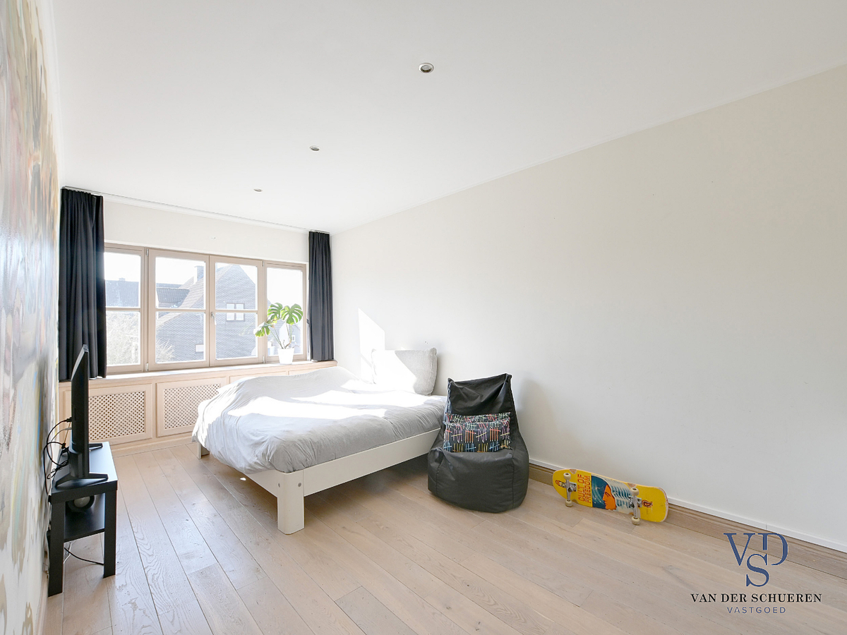 Prachtig gerenoveerde Herenwoning met zwembad te Gavere. 