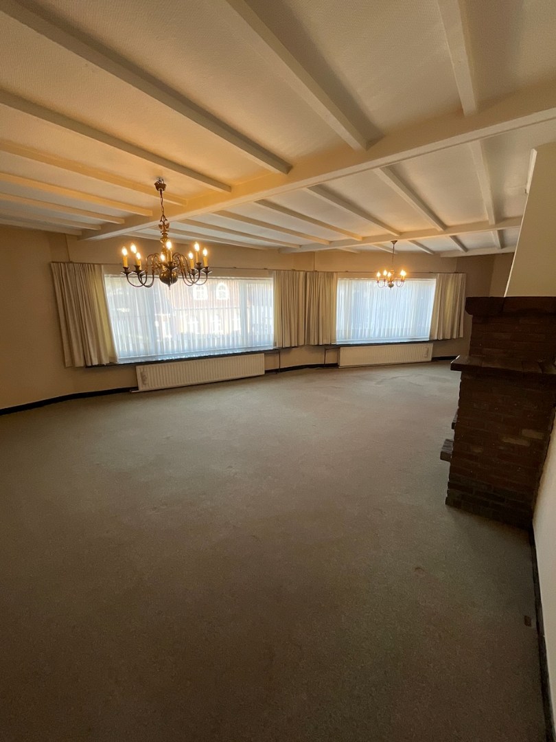 Te renoveren zes slaapkamer appartement 