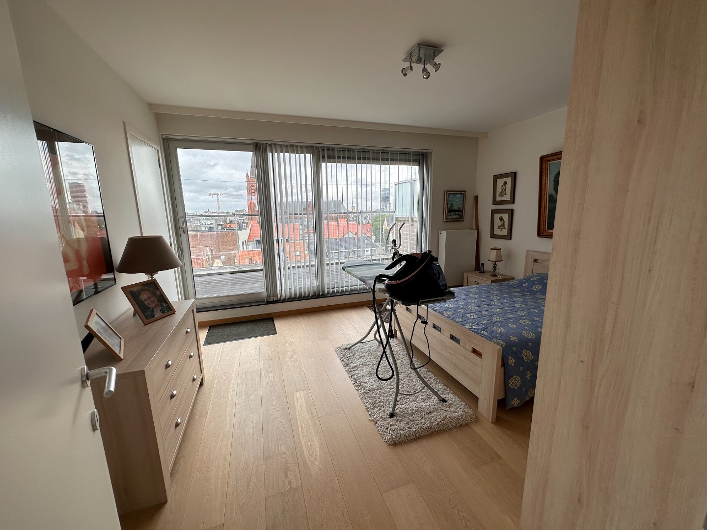 RUIME DUPLEX PENTHOUSE MET TERRASSEN OP TOPLIGGING 