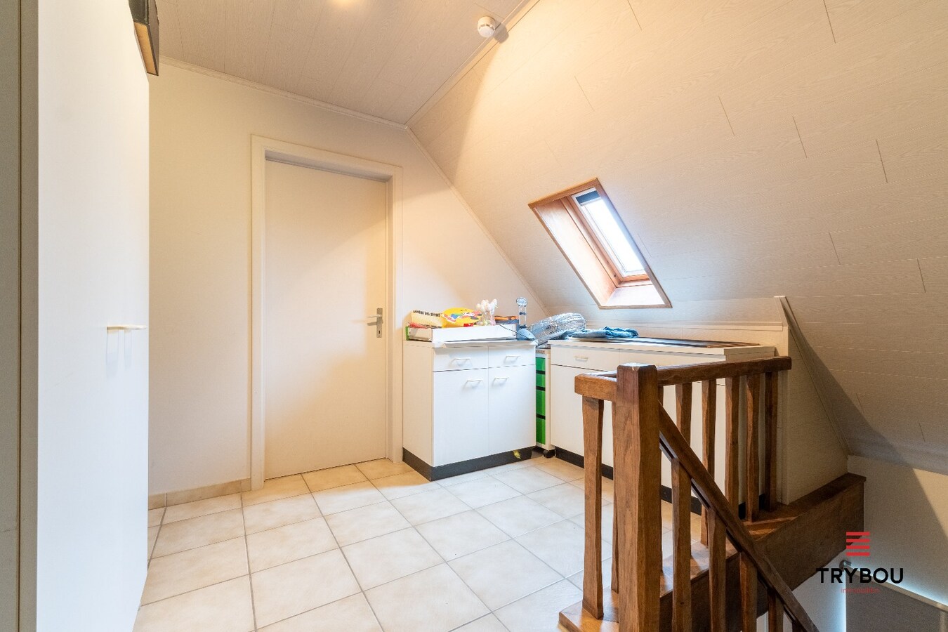 Instapklare gezinswoning met ruime tuin en dubbele garage in Poelkapelle 