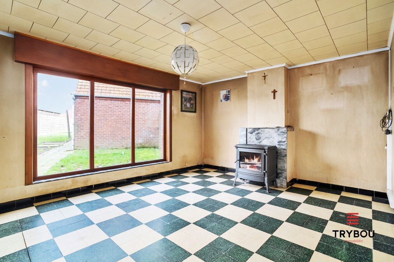 Halfopen woning met drie slaapkamers op ruim perceel van 770 m² 