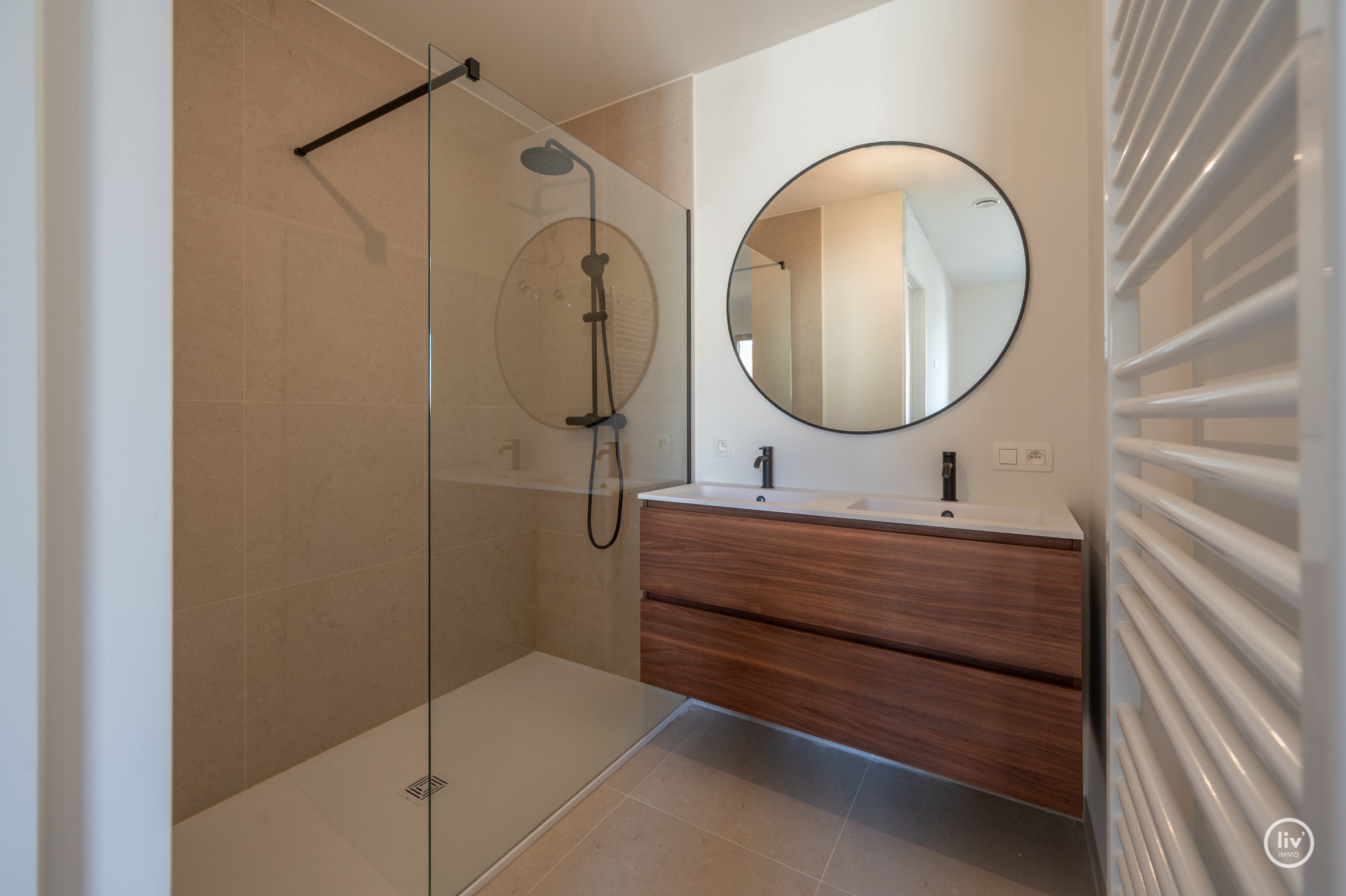 Centraal gelegen nieuwbouw-appartement in de residentie Maurice (met mogelijkheid tot aankoop van een inpandige autostaanplaats). 