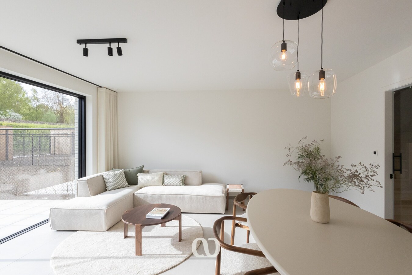 Volledig afgewerkte nieuwbouwwoning met 3 slaapkamers 