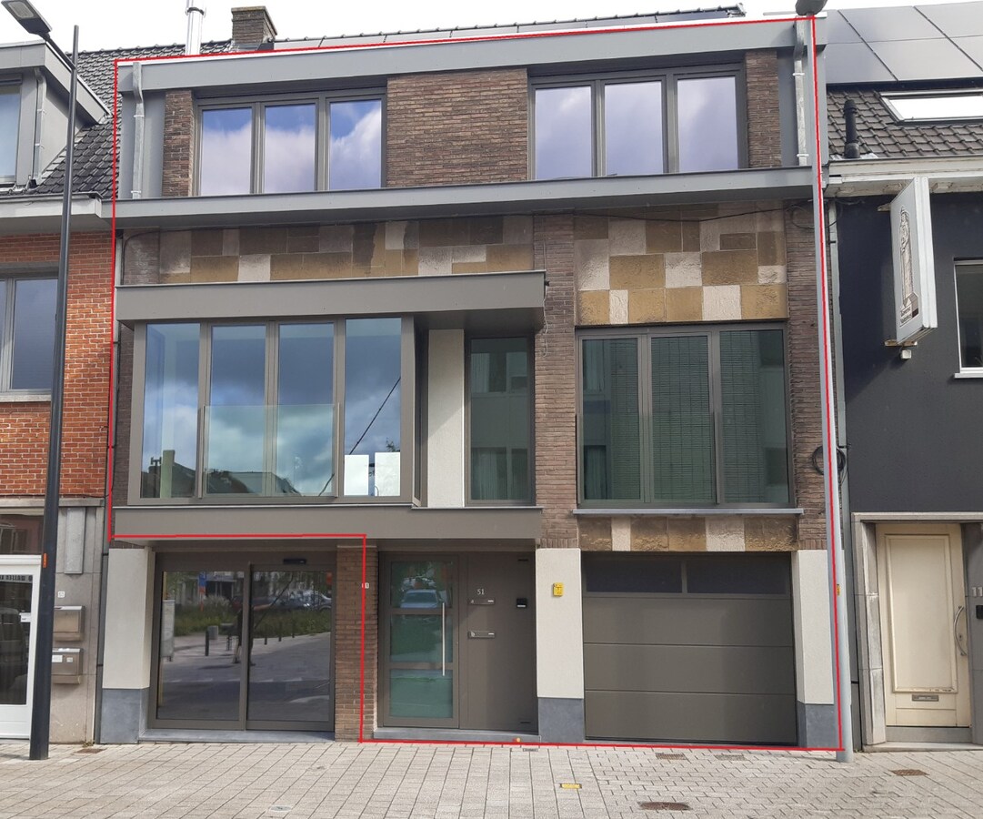 Exceptioneel wonen met zicht op de Gaverse Markt. 