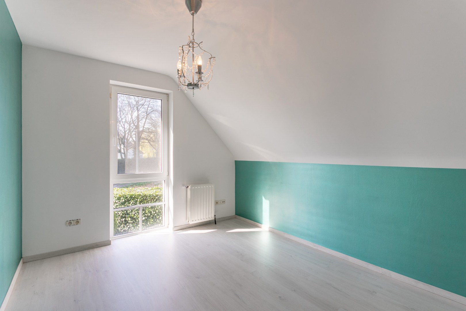 Vrijstaande woning met 4 slpks &amp; ruime tuin 