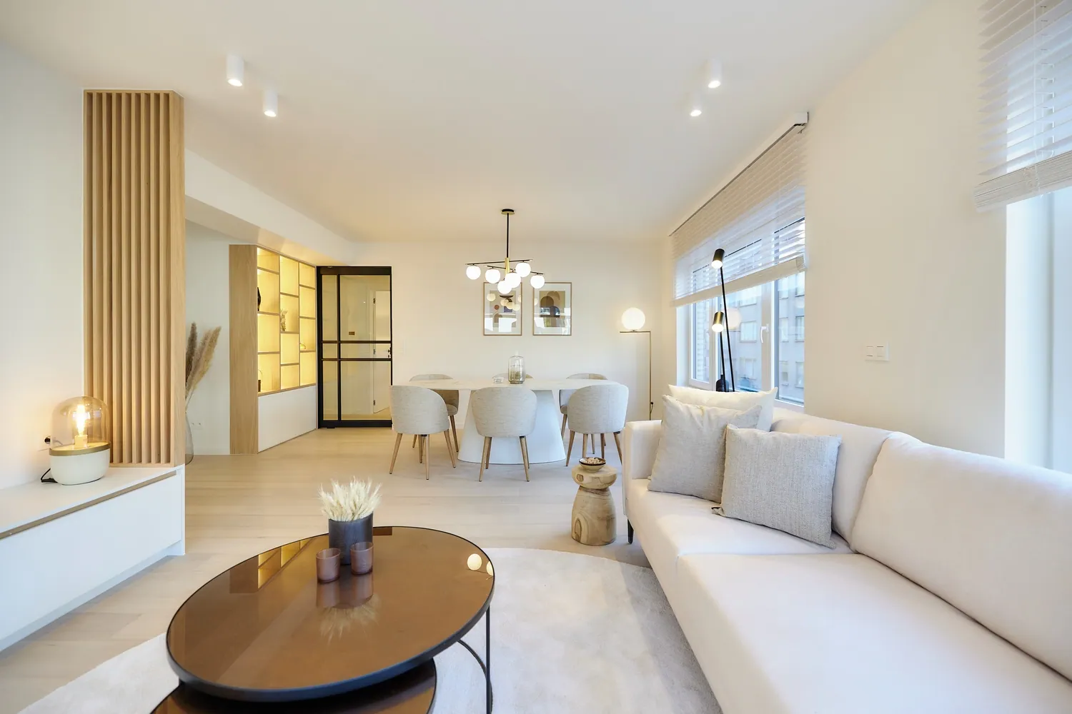 Subliem gerenoveerd HOEKappartement met 3 slaapkamers centraal gelegen vlakbij het Rubensplein te Knokke.