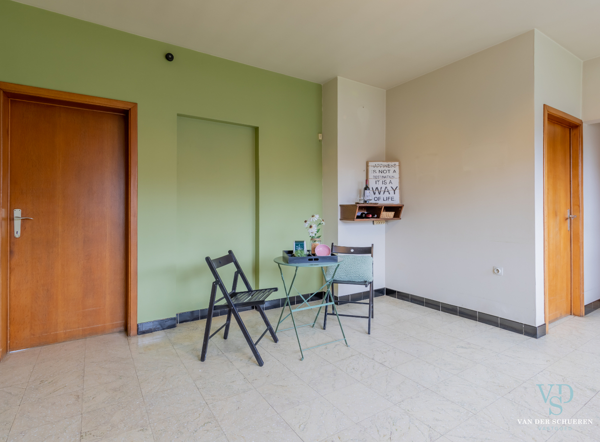 Degelijke, bijzonder ruime woning te Dikkelvenne. 