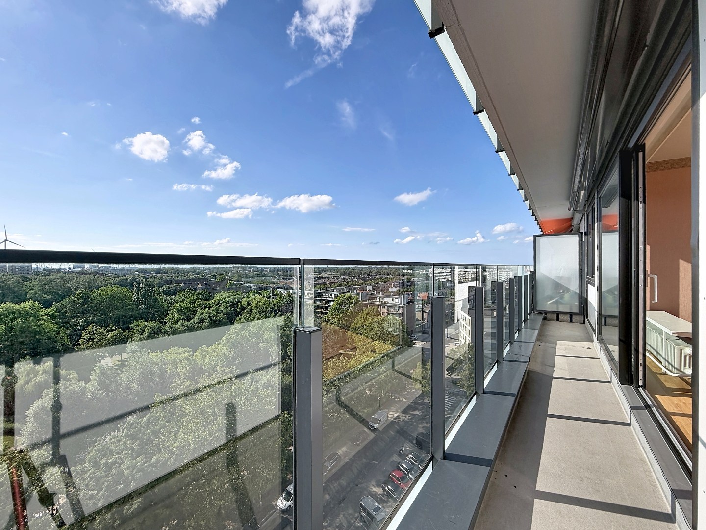 Fantastisch appartement op de 10de verdieping met adembenemend uitzicht en westgericht terras 