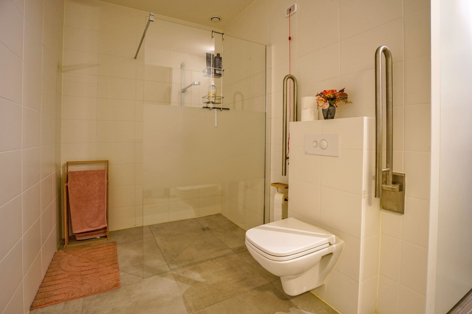 Prachtig 1-slaapkamerappartement met ruim terras (serviceflat) in Residentie Beukenhof, uniek wonen in de dorpskern van Oostduinkerke. 