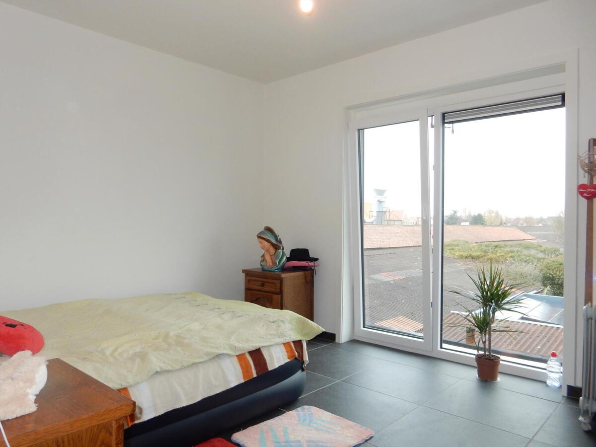 Vernieuwd appartement met 2 slaapkamers 