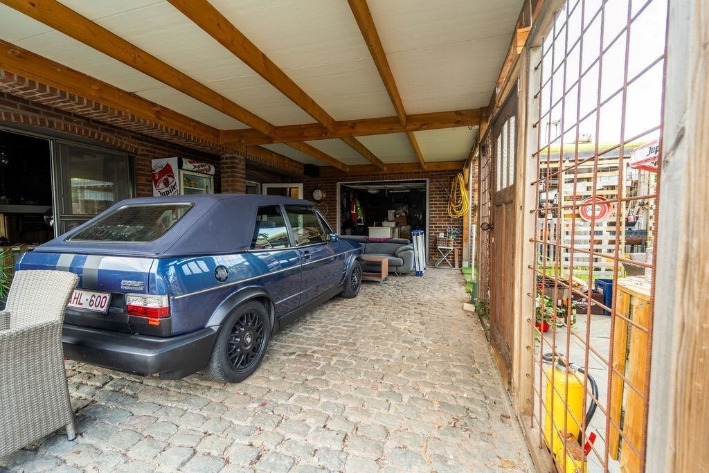 RUIME GELIJKVLOERSE WONING MET 3 SLAAPKAMERS, GARAGE EN RUIME TUIN TE HASSELT (KERMT) 