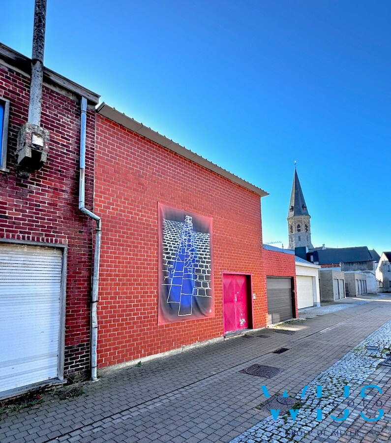 Karaktervol handelspand met woonst op topligging in Assenede! 