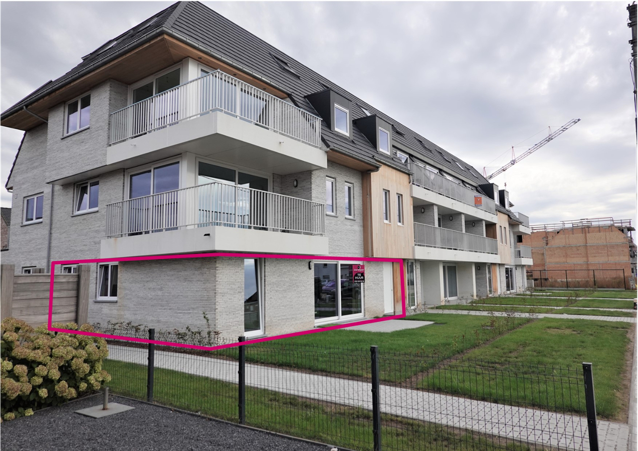 Recent nieuwbouwappartement met tuin te Zedelgem 