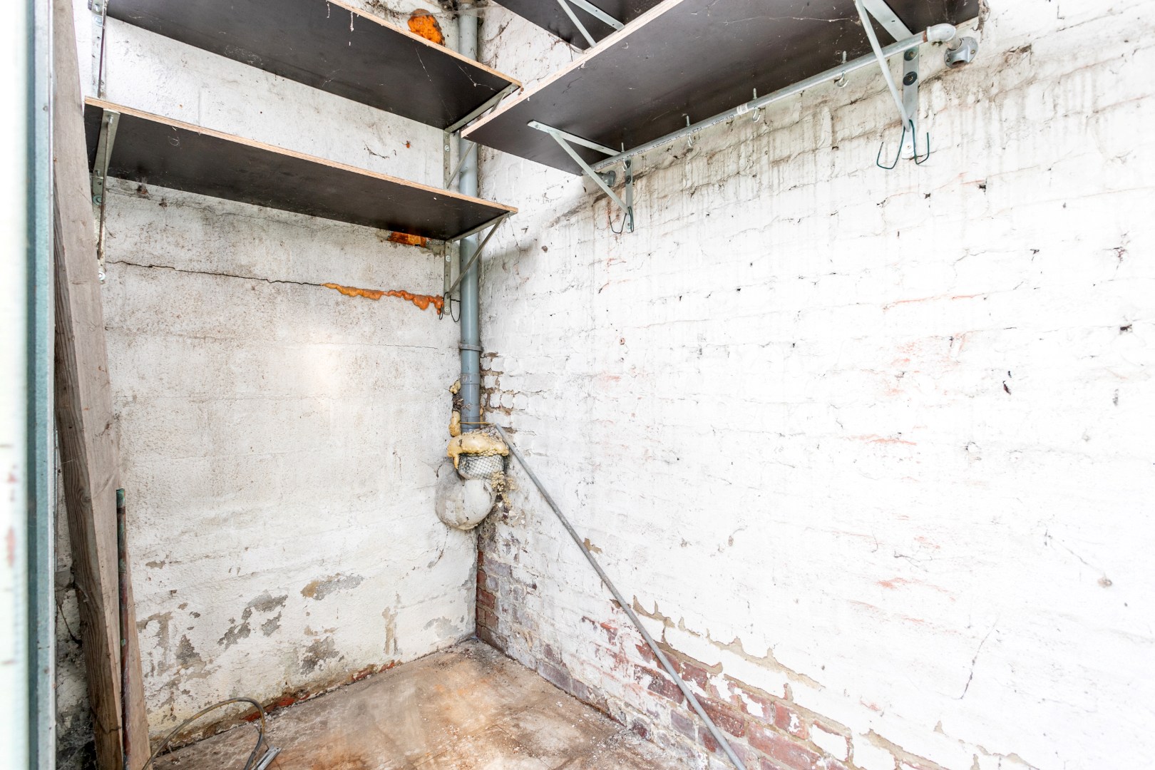 Te renoveren woning te Buizingen met veel potentieel op 1a35ca 