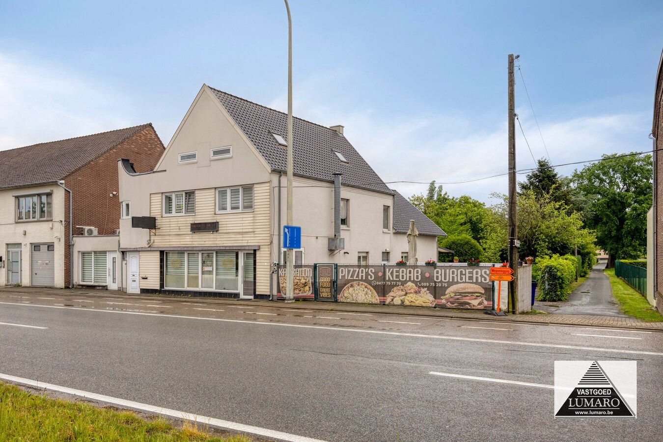 2  woongelegenheden met handelsruimte , grote tuin, 1448 m² 