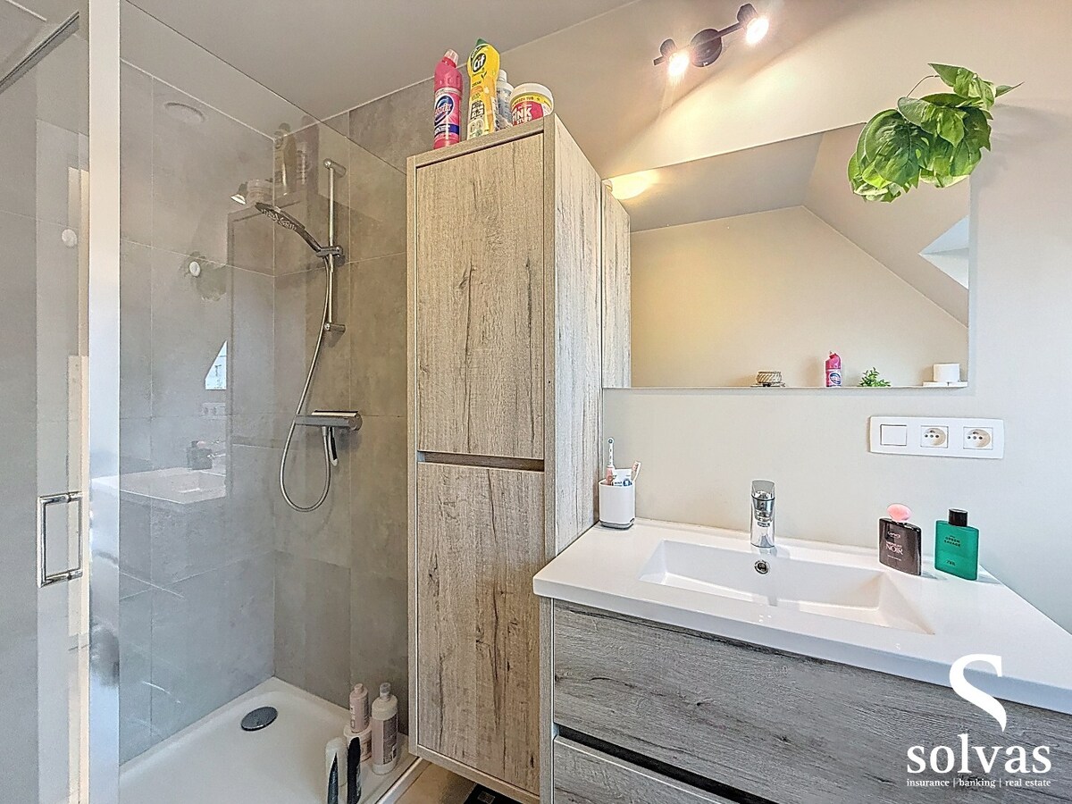 Instapklare, energiezuinige woning met zonnig terras in hartje Zomergem 