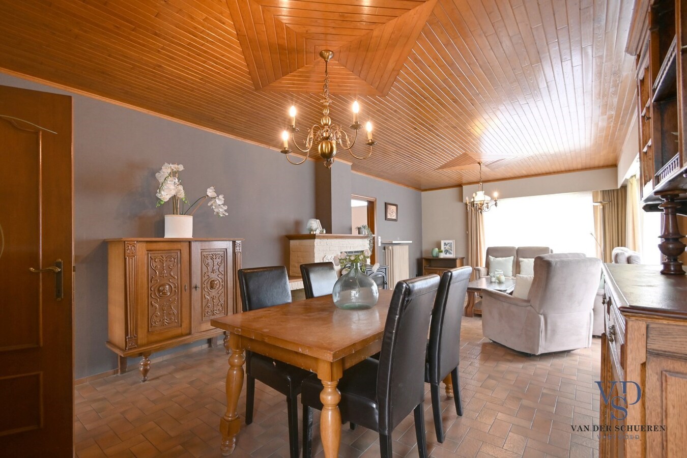 Eigendom met mogelijkheden op  meer dan 1500 m² 