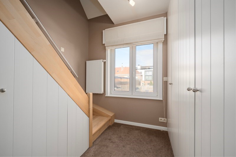 Instapklare, gerenoveerde gezinswoning met garage en oprit in hartje Zeebrugge 