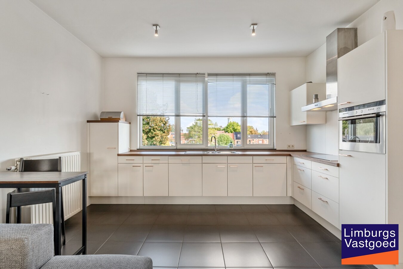 App., 119 m², 2 slpk, terras, autostaanplaats 