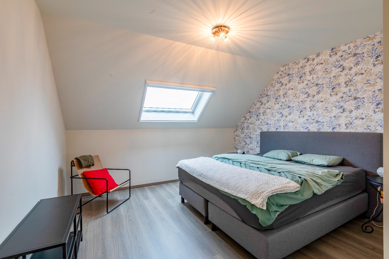 Instapklare  energiezuinige woning met tuin en parking 