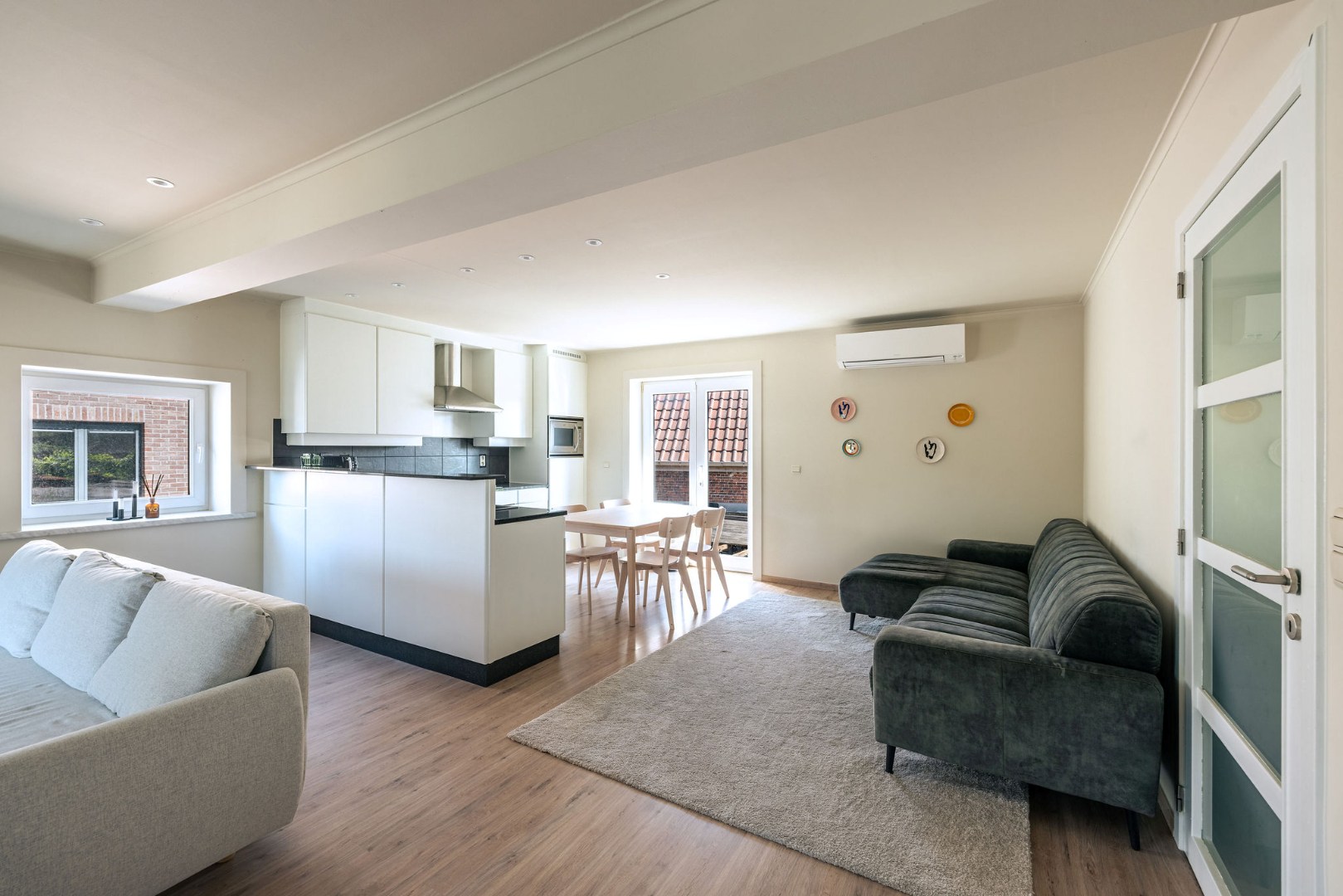 Instapklaar duplexappartement met ruim terras op centrale ligging te Wetteren 