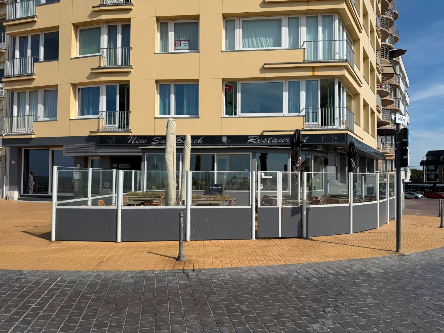Restaurant / Salon de thé magnifiquement rénové - Emplacement exceptionnel en bord de mer - Terrasse ensoleillée 