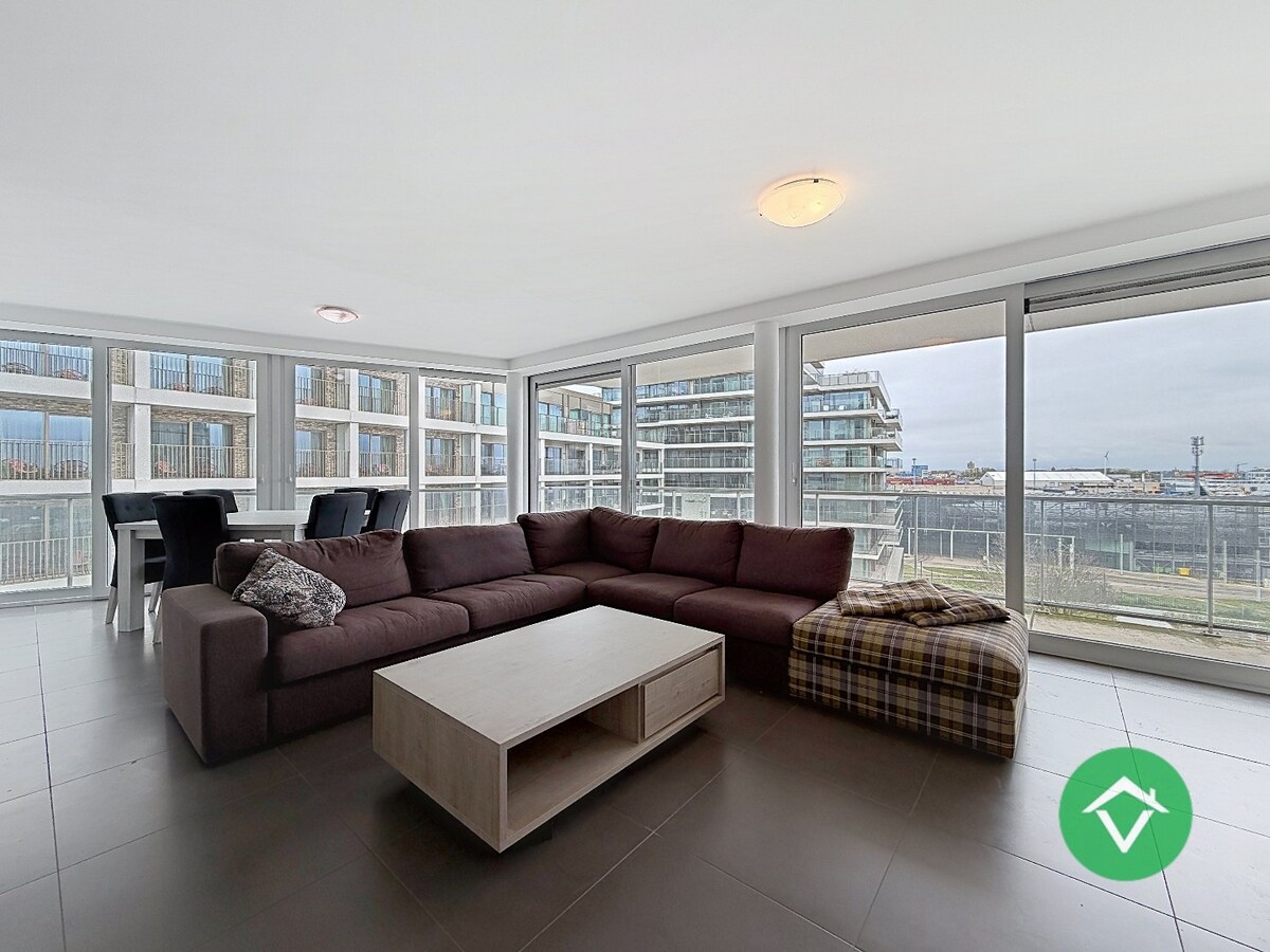 Gemeubeld appartement met 2 slaapkamers en ruim terras te Oostende 