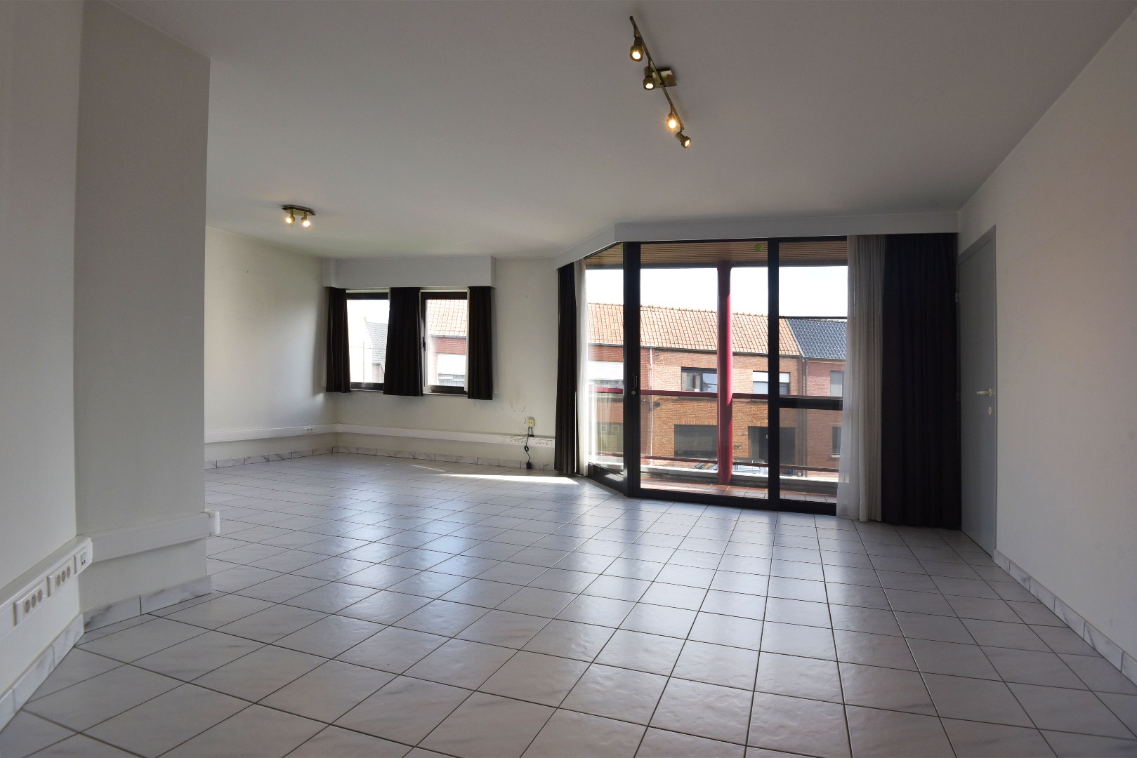 Ruim appartement met 2 slpks en ondergrondse autostaanplaats 