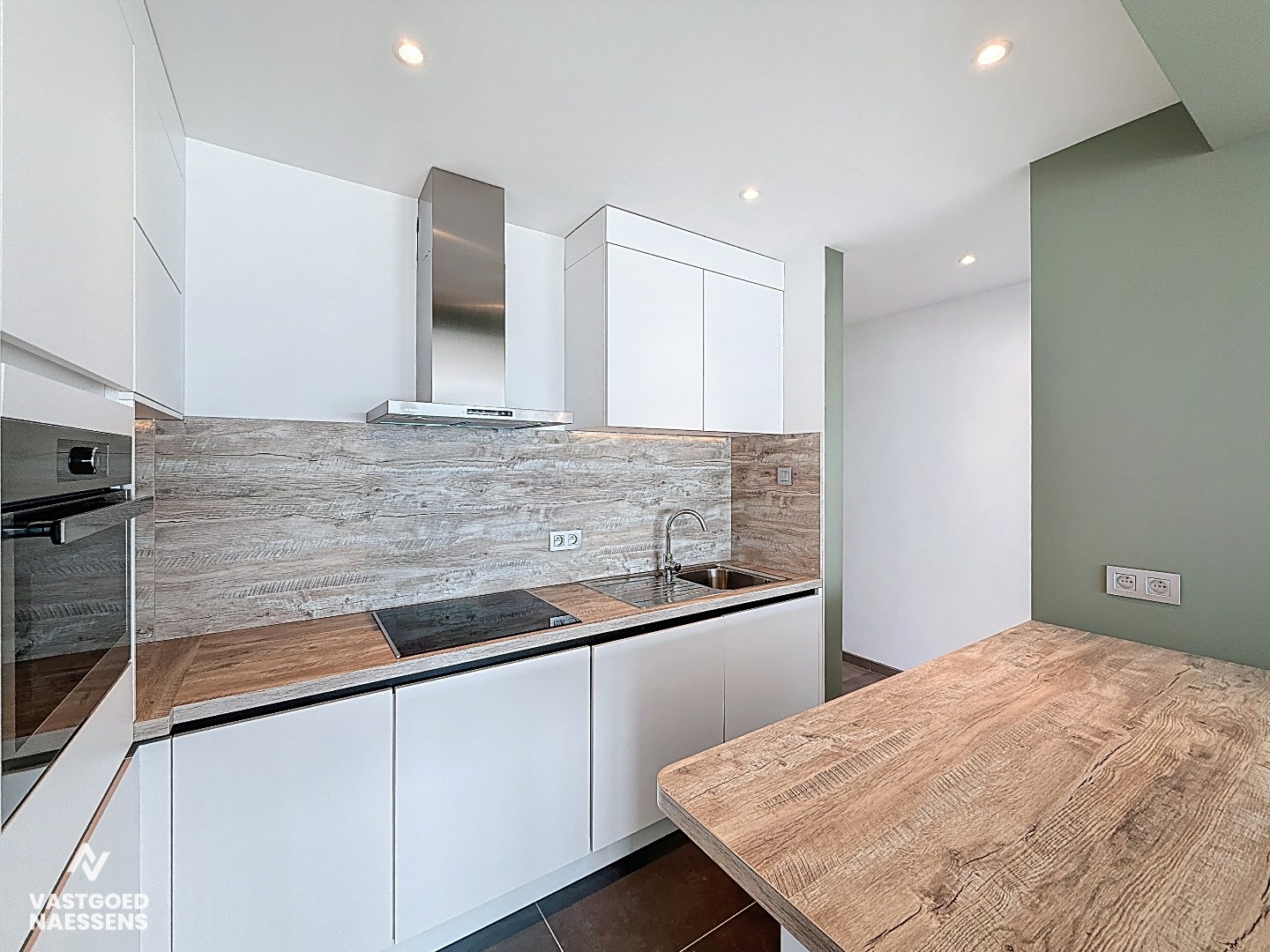 STUDIO RÉNOVÉ AVEC VUE SUR LA MER 