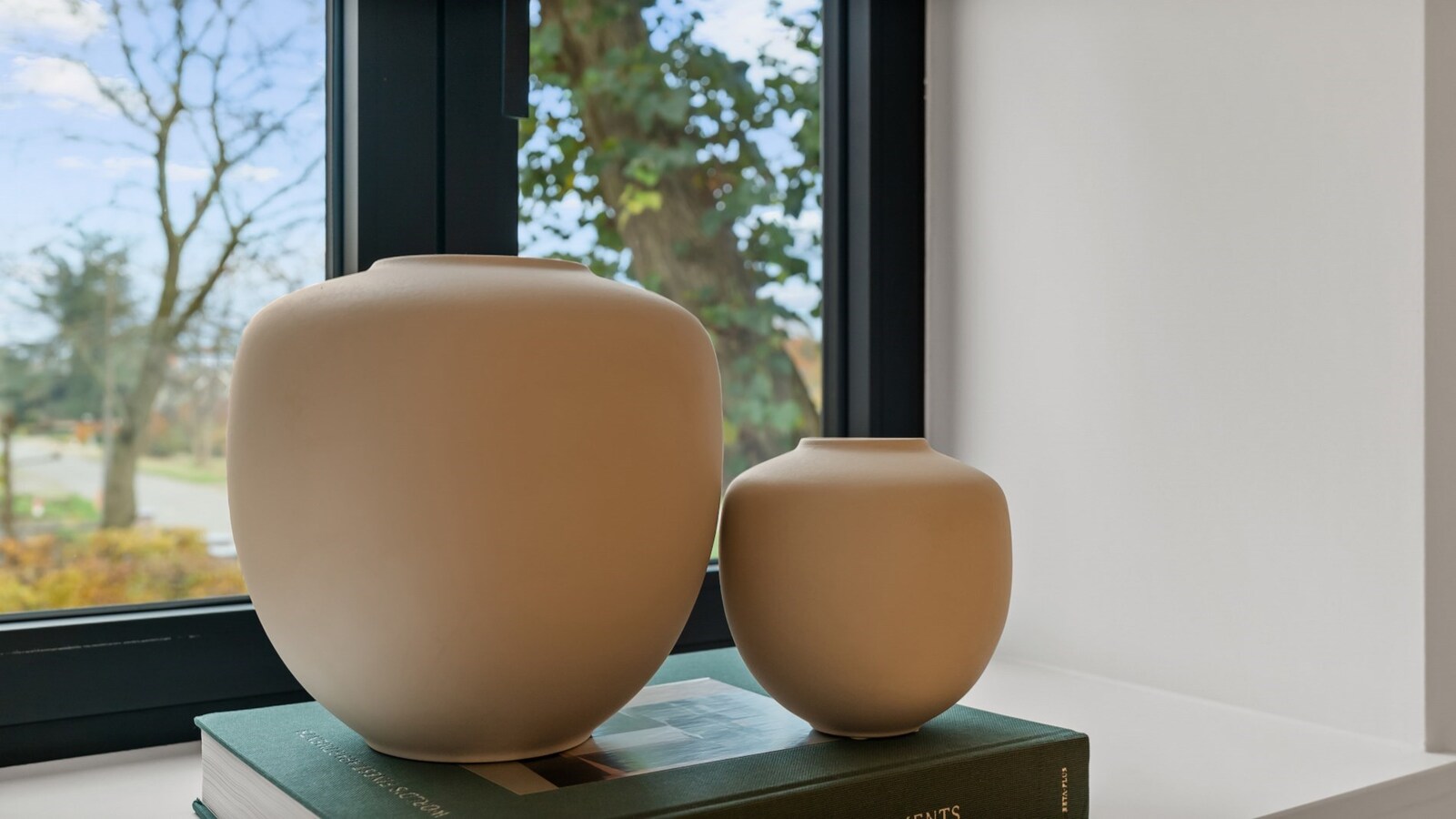 Luxueus landhuis met binnen- en buitenpiste en paardenstallen op een domein van ca. 3 ha te As 