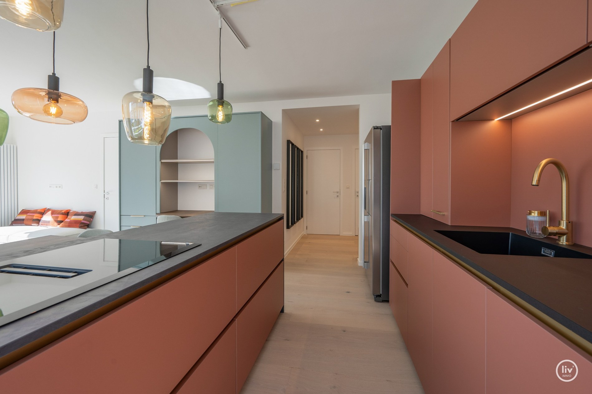 Appartement d'angle orienté au sud avec vue dégagée, situé dans une charmante résidence de villas à distance de marche de la digue de Duinbergen. 