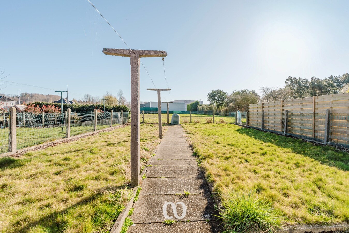 Stevige gezinswoning met tuin en garage nabij het centrum van Oudenaarde 