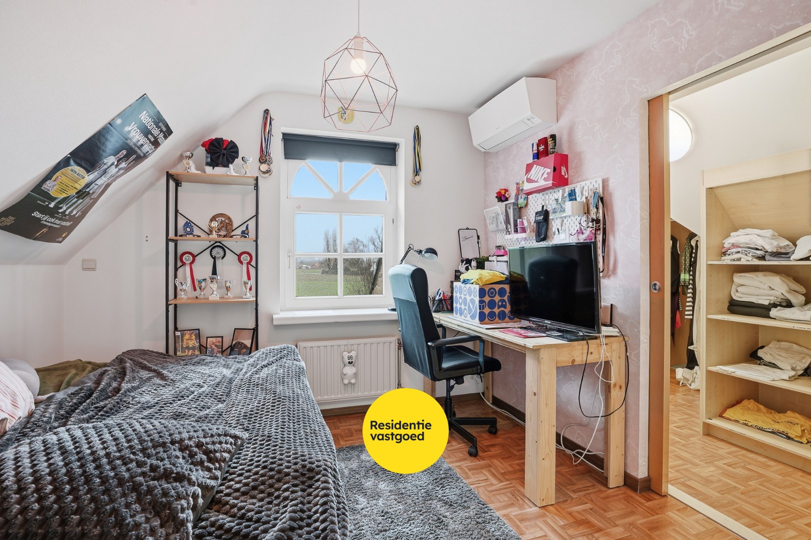 Landelijk gelegen villa met loods in Aartrijke 