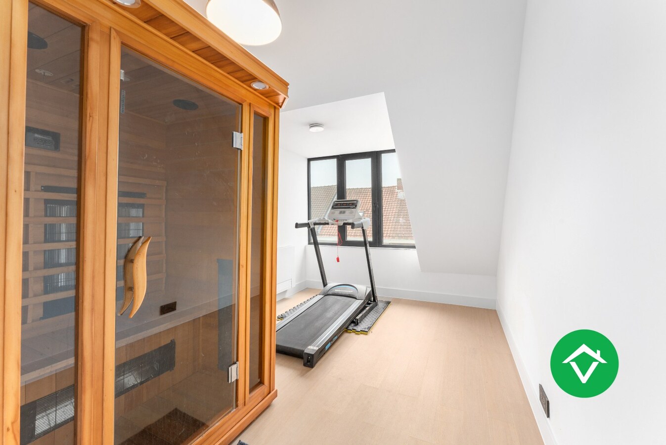 Hoog gerenoveerde woning met tuin en 4 slaapkamers te Roeselare 