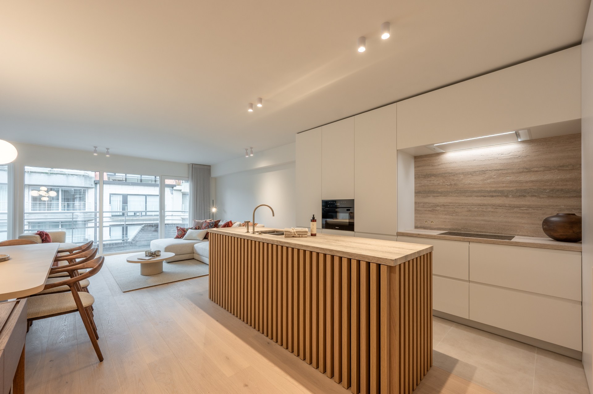 Exclusief gerenoveerd appartement met 3 slaapkamers te koop vlak bij het Albertstrand en het Rubensplein 