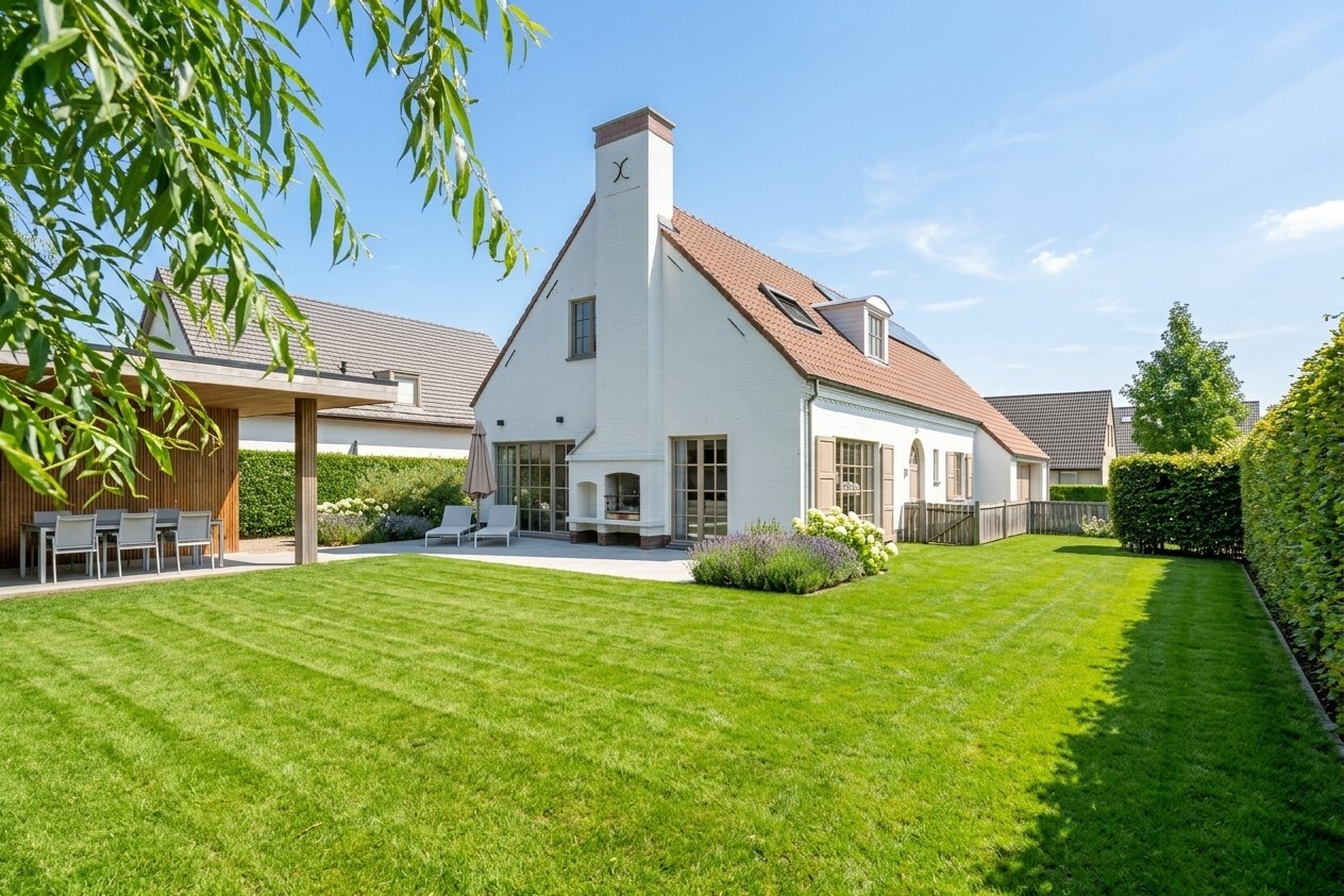 Exclusief gerenoveerde vrijstaande villa in rustige en residentiële omgeving 
