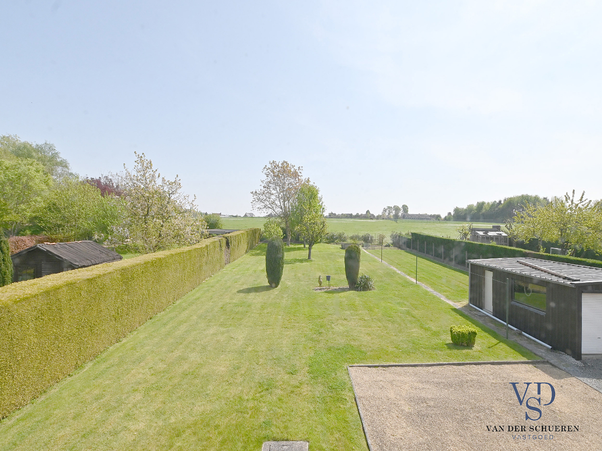 Bungalowwoning met mogelijkheden op een uniek perceel te Dikkelvenne. 