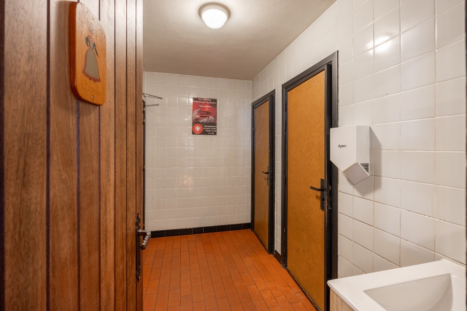 Dancing 'Alphorn' met bovenwoning 