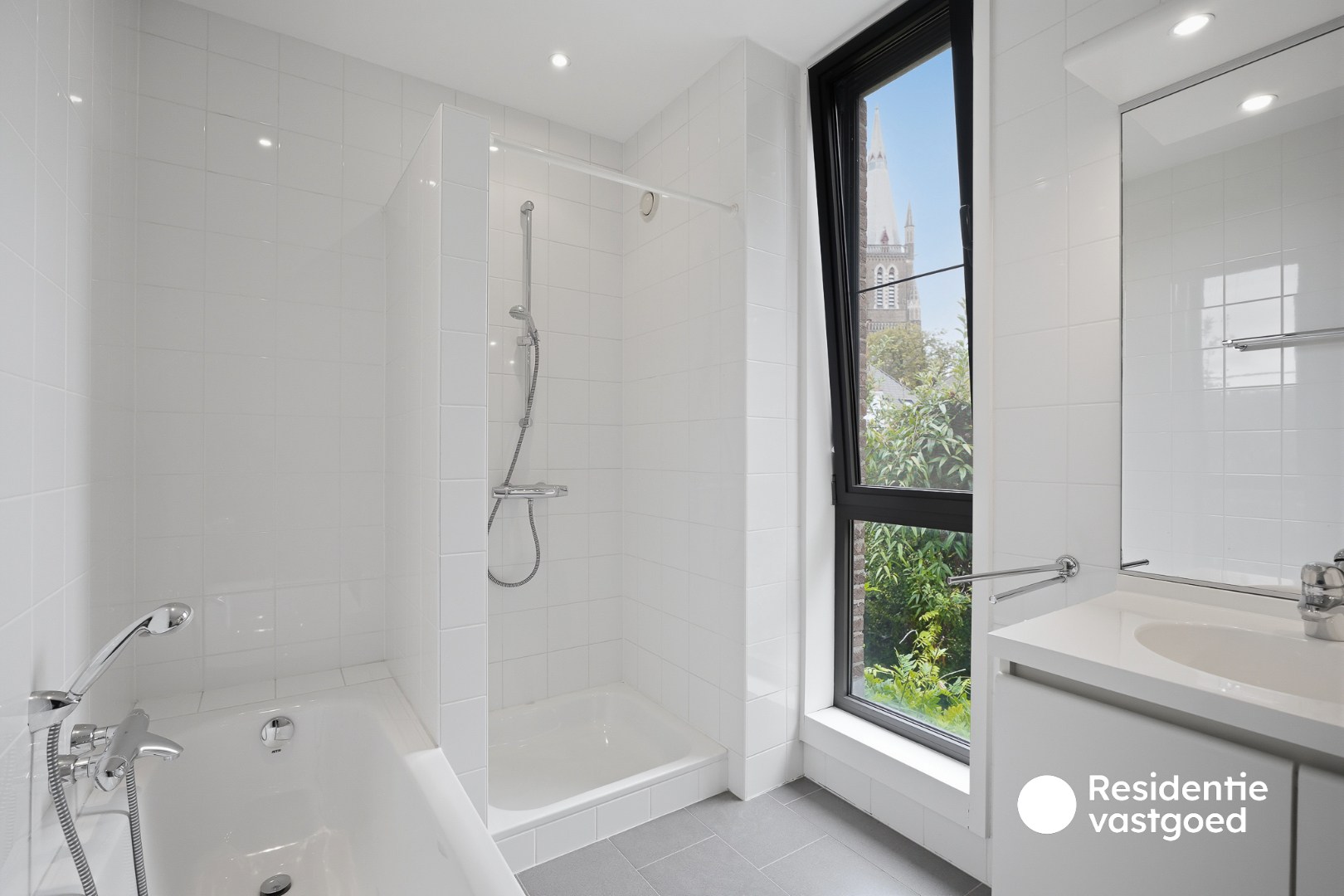 Ruim appartement met staanplaats en terras (46 m²!) aan het Koningin Astridpark 