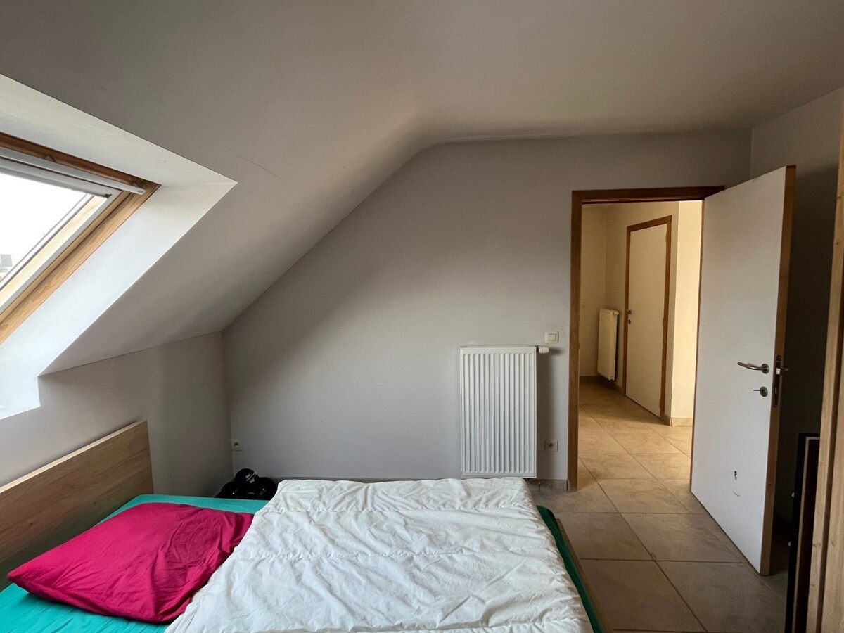 Ruim en goed gelegen 1 slaapkamer appartement! 