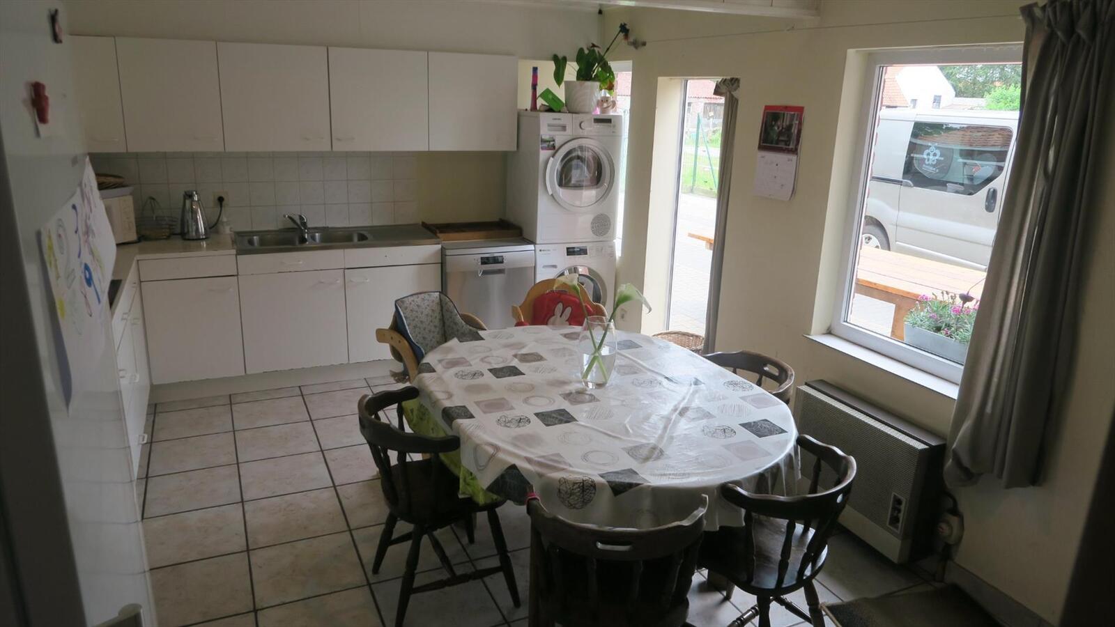 Degelijke goed, onderhouden woning op ruim perceel grond 