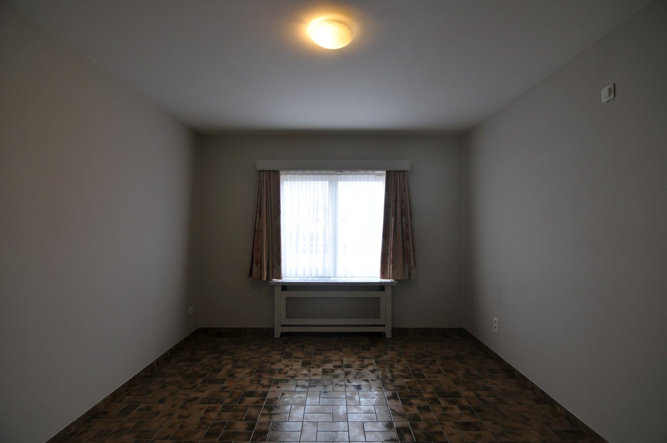 Ruim appartement 3 slaapkamers en garage 