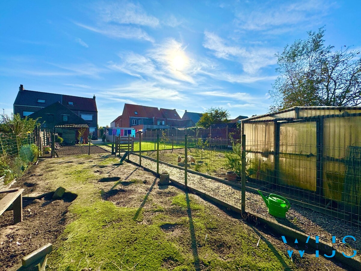 Stevig woonhuis aan de rand van het centrum van Sleidinge 
