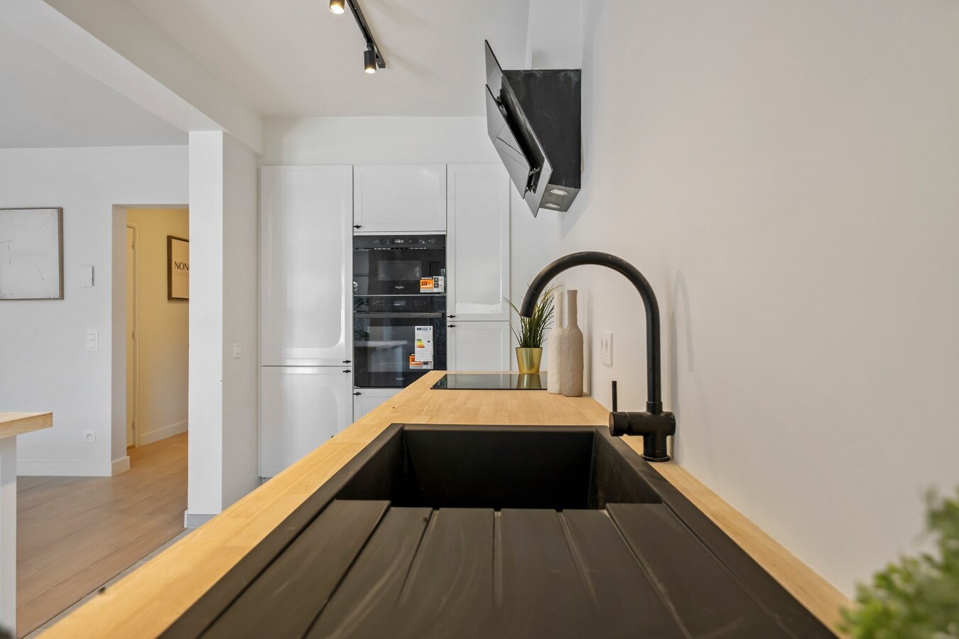 TOPLIGGING : Gelijksvloers appartement met 2 terrassen nabij de Leie te Kortrijk ! *** NONO INSPIRED *** 